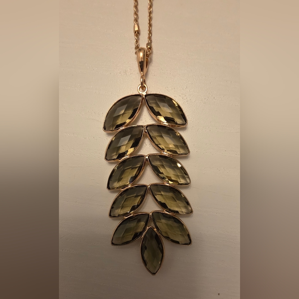 NWT Meghan Browne Elegant Gold Leaf Smokey Quartz Pendant Necklace